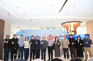 情暖奉發(fā) 愛(ài)在新華